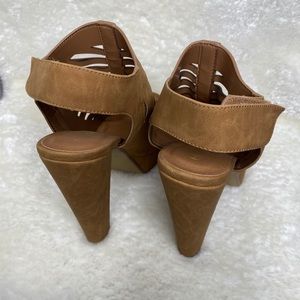 Brown sandal platform heels size 8